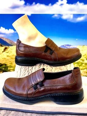 Dansko Brown Pebbled Leather Clogs Elastic Comfort Made in Portugal